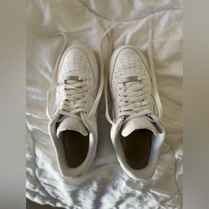 White Nike Air Force 1 '07